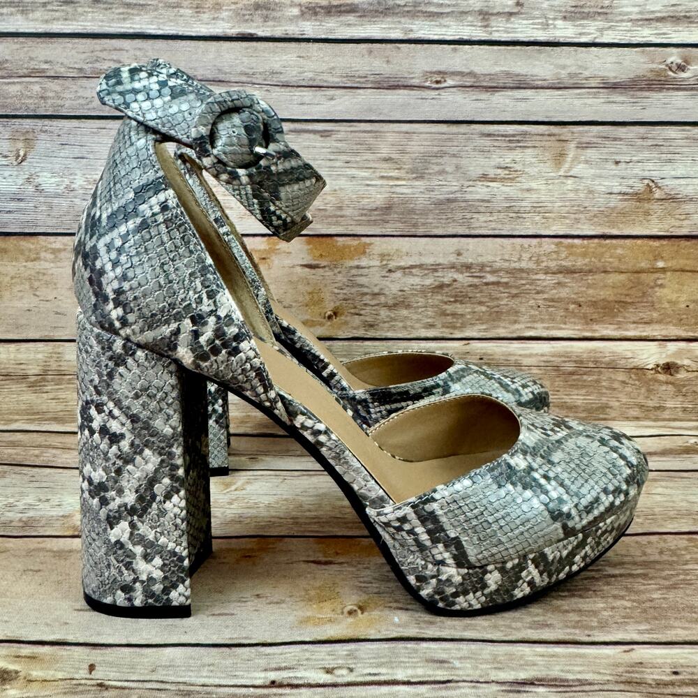 Kaari Blue Womens Gray Beige Reptile Platform Block Heel Round Toe Shoes 9